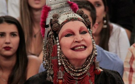 A atriz e ex-jurada Elke Maravilha durante participação no programa Altas Horas, em 2015 - Marcos Mazini/TV Globo