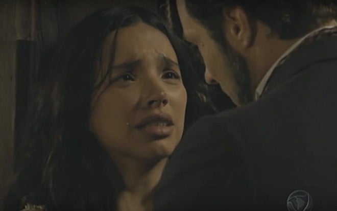 Gabriela Moreyra (Juliana) e Fernando Pavão (Almeida) em cena de Escrava Mãe, da Record - Reprodução/Record