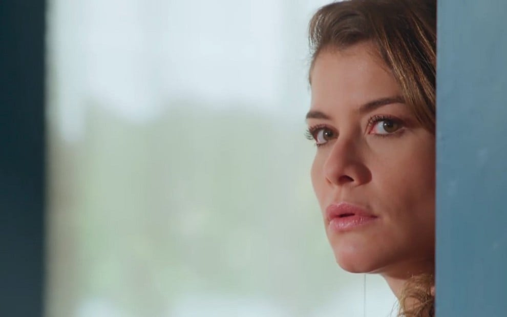 A atriz Alinne Moraes em cena como Isabel na novela Espelho da Vida: novo horário fez bem - Reprodução/TV Globo