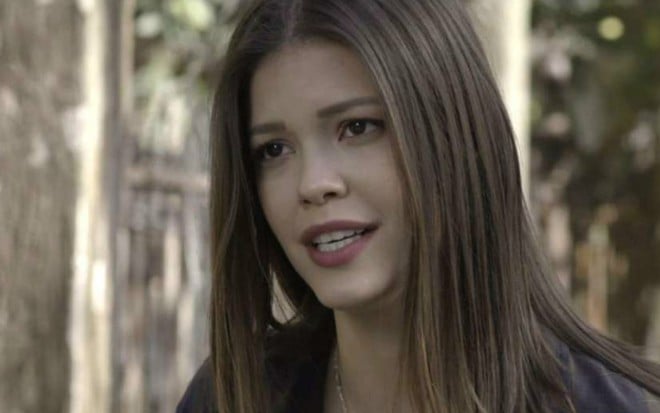 Cris (Vitória Strada) não tem um momento de sossego e plenitude na novela Espelho da Vida - Fotos: Reprodução/TV Globo