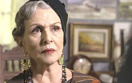 Hildegard (Irene Ravache) fará Cris/Julia (Vitória Strada) se explicar para Danilo (Rafael Cardoso) em Espelho da Vida - Reprodução/Globo