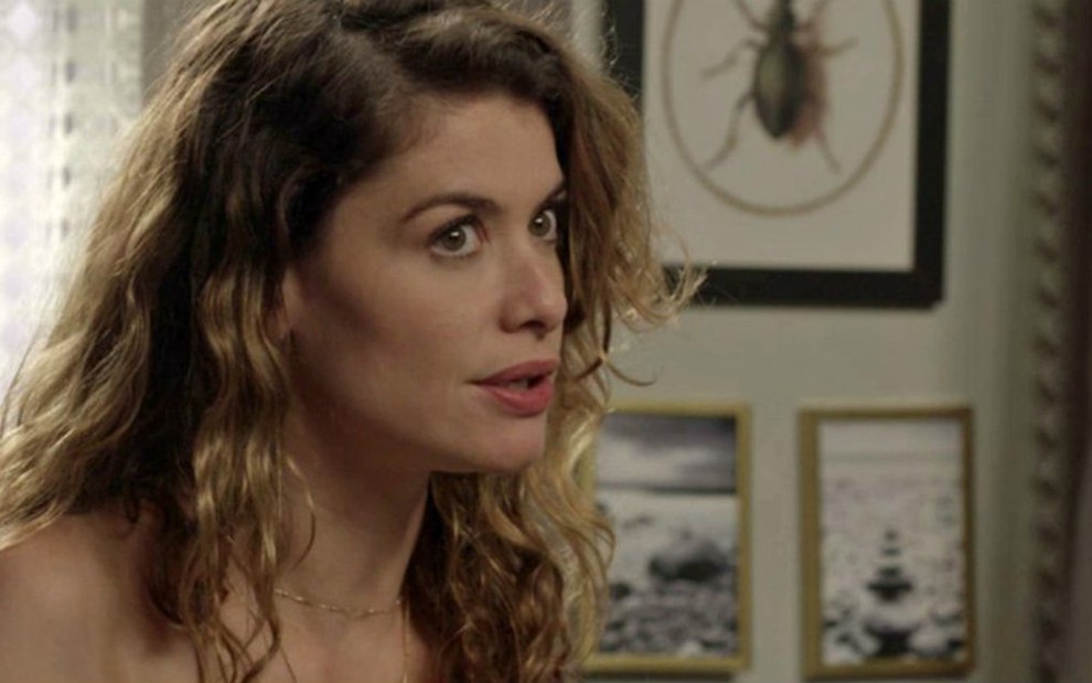 Isabel (Alinne Moraes) terá uma grande revelação a fazer nos próximos capítulos de Espelho da Vida - Reprodução/TV Globo