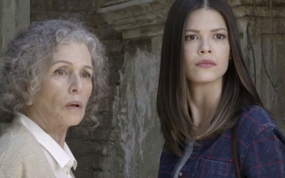 Margot (Irene Ravache) e Cris (Vitória Strada) terão revelações sobre o passado em Espelho da Vida - Reprodução/Globo
