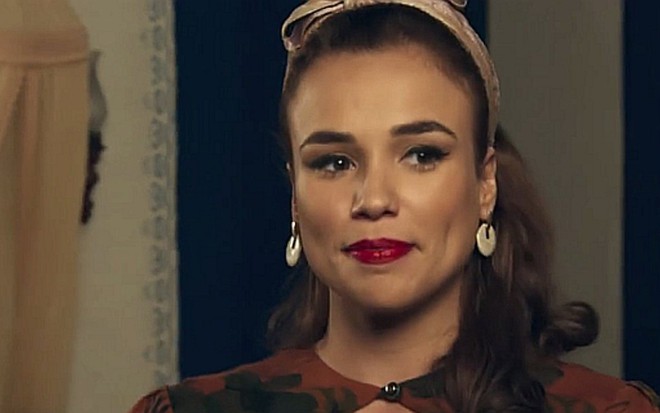 Juliana Araújo (Sarita) em cena de Eta Mundo Bom!, novela das seis da Globo - Reprodução/TV Globo