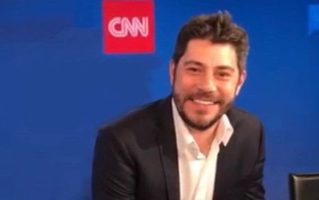 Evaristo Costa foi contratado pela CNN Brasil e publicou foto no estúdio do canal em Londres - REPRODUÇÃO/INSTAGRAM