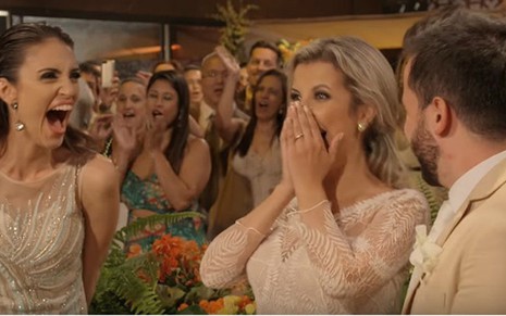 Chris Flores faz surpresa a noivos em episódio do Fábrica de Casamentos, do SBT - Reprodução/SBT