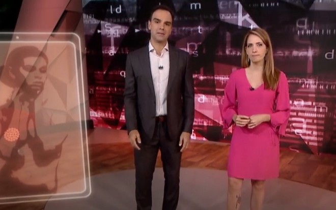 Os apresentadores Tadeu Schmidt e Poliana Abritta durante o Fantástico de ontem (22)