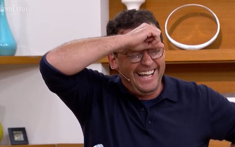 Fernando Rocha morre de rir ao contar piada nonsense na abertura do Bem Estar de 24 de julho de 2018 - Reprodução/TV Globo