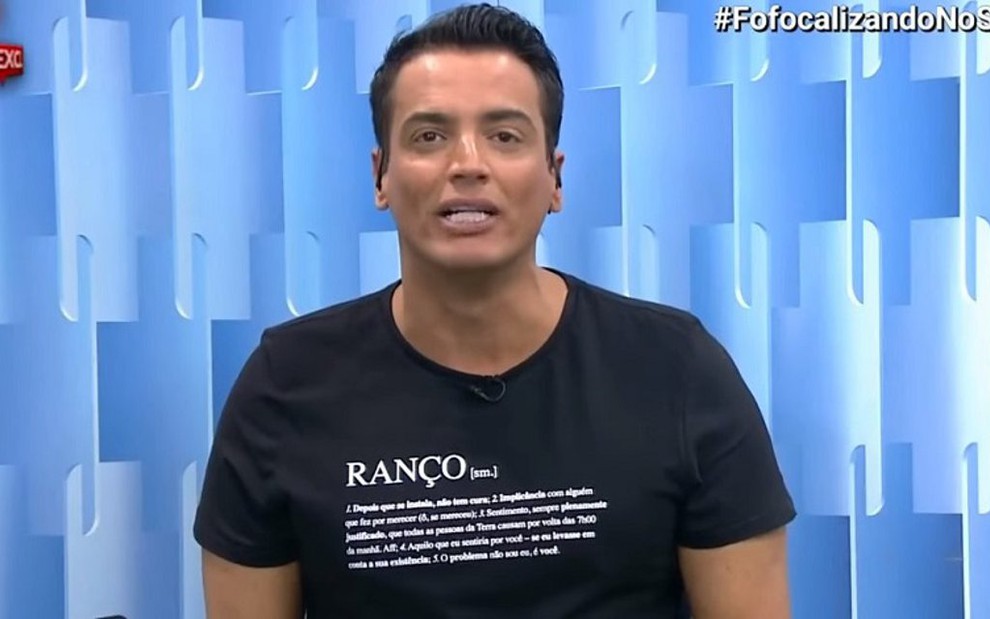 O jornalista Leo Dias durante o Fofocalizando: programa de celebridades bateu a Record na sexta (4) - Reprodução/SBT