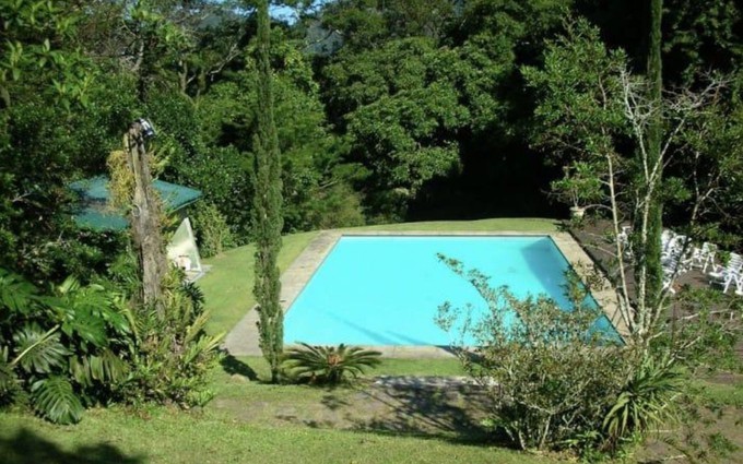 Piscina da mansão (REPRODUÇÃO/VIVA REAL)p