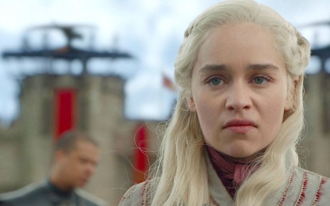 Emlia Clarke como Daenerys em Game of Thrones: sucesso da HBO não está e não estará na Netflix - DIVULGAÇÃO/HBO