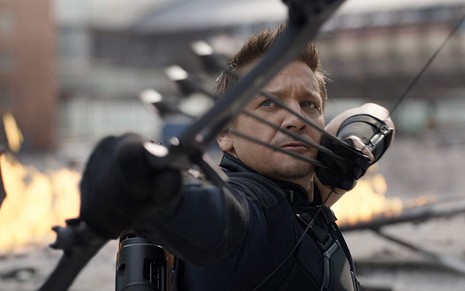 Jeremy Renner em cena como o herói Gavião Arqueiro, um dos integrantes dos Vingadores - Divulgação/Disney