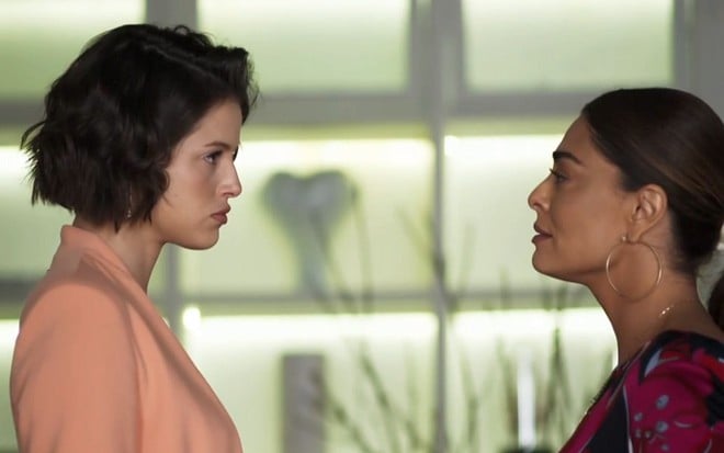 Josiane (Agatha Moreira) e Maria da Paz (Juliana Paes) se enfrentam em cena de A Dona do Pedaço