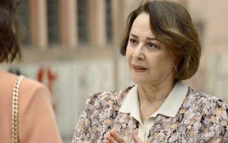 A atriz Nívea Maria em cena da novela A Dona do Pedaço em que interpreta a personagem Evelina