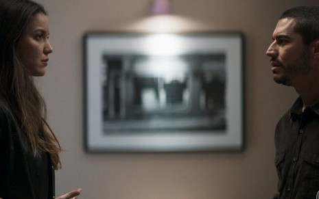 A atriz Nathalia Dill contracena com Lee Taylor na novela das nove da Globo