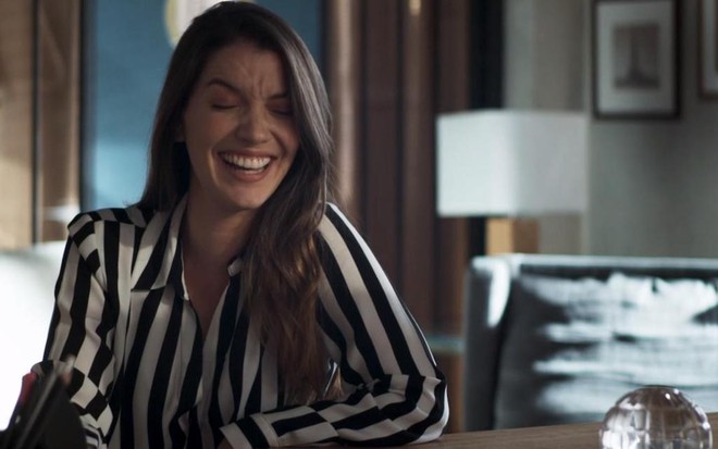 Nathalia Dill em cena de A Dona do Pedaço, novela das nove da Globo, em que interpreta Fabiana