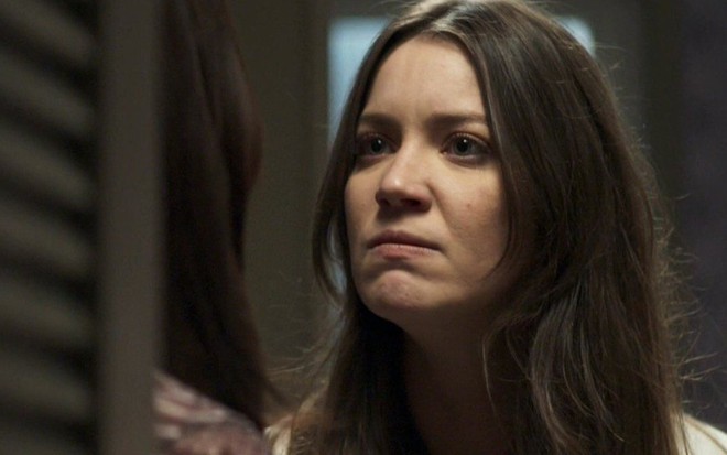 Fabiana (Nathalia Dill) em cena da novela das nove da Globo; ex-noviça usará transexual em vingança - Reprodução/TV Globo