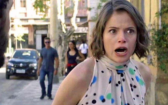 A atriz Agatha Moreira encena ataque de fúria na novela A Dona do Pedaço, da rede Globo