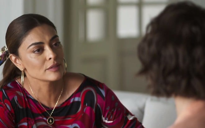 Maria da Paz (Juliana Paes) e Josiane (Agatha Moreira) em cena de A Dona do Pedaço, novela das nove da Globo de Walcyr Carrasco