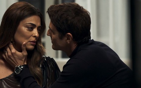 Maria da Paz (Juliana Paes) vai ficar emocionada com a atitude de Régis (Reynaldo Gianecchini) em A Dona do Pedaço - Reprodução/TV Globo