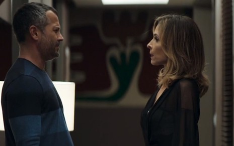 Divórcio de Agno (Malvino Salvador) e Lyris (Deborah Evelyn) será uma verdadeira guerra em A Dona do Pedaço - Reprodução/TV Globo