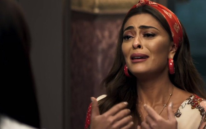 A atriz Juliana Paes se emociona em cena da novela das nove da Globo, A Dona do Pedaço, na qual contracena com Paolla Oliveira