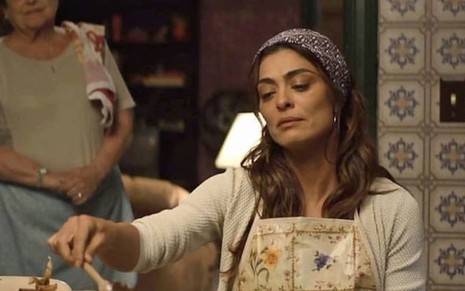 Maria da Paz (Juliana Paes) voltará a morar na casa de Marlene (Suely Franco) e fazer bolos para vender nas ruas - Reprodução/TV Globo
