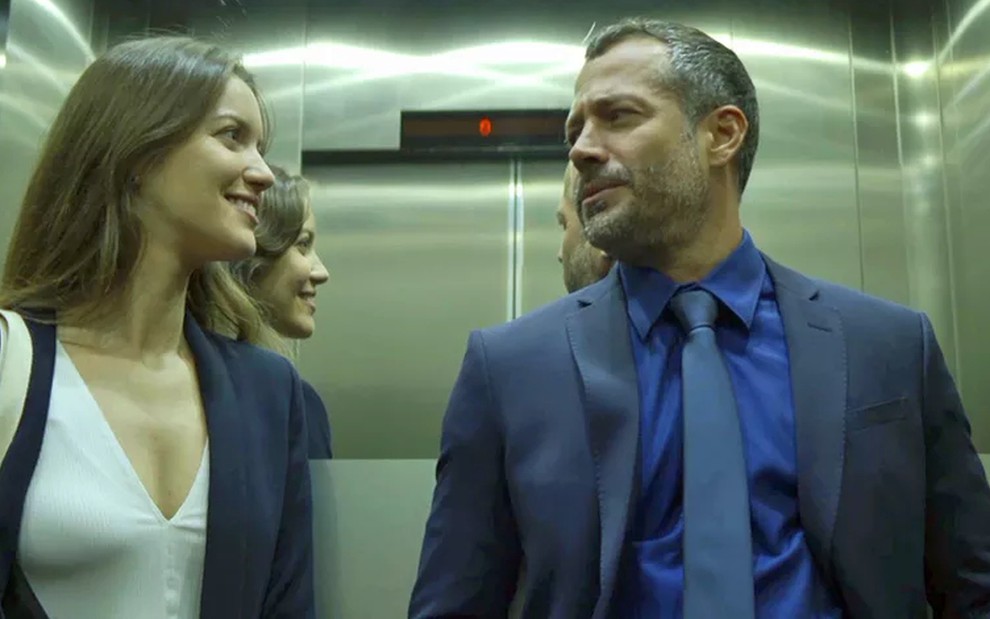 Fabiana (Nathalia Dill) vai tentar arrancar dinheiro de Agno (Malvino Salvador) em A Dona do Pedaço - Reprodução/TV Globo
