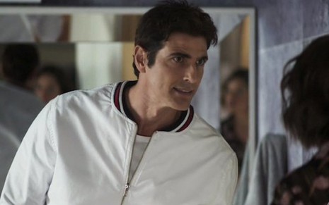 Régis (Reynaldo Gianecchini) em cena da novela das nove da Globo; playboy rejeitará amante - Reprodução/TV Globo