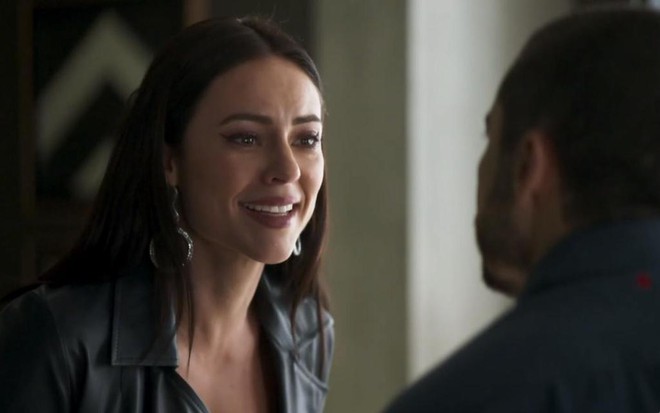 A atriz Paolla Oliveira contracena com Lee Taylor na novela A Dona do Pedaço, da TV Globo
