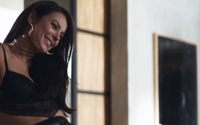 A atriz Paolla Oliveira em cena da novela das nove da Globo como a personagem Vivi Guedes