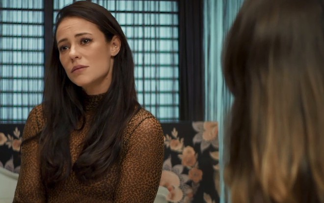 Vivi (Paolla Oliveira) em cena da novela das nove da Globo; blogueira será humilhada no altar nesta semana - Fotos: Reprodução/TV Globo
