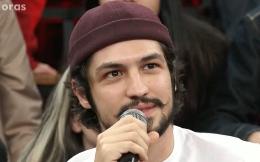 O ator Gabriel Leone no programa Altas Horas, da Globo, em julho deste ano