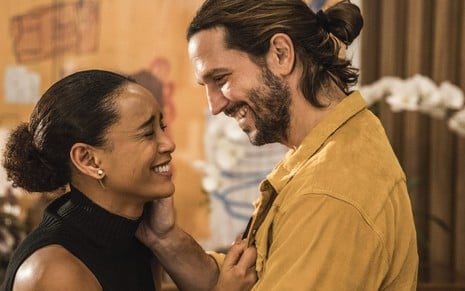 A atriz Taís Araujo contracena com Vladimir Brichta na novela Amor de Mãe, que estreia na TV Globo em 25 de novembro