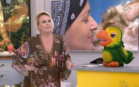 Ana Maria Braga consola entrevistada Silvana Cordeiro no Mais Você desta segunda-feira (6) - REPRODUÇÃO/TV GLOBO