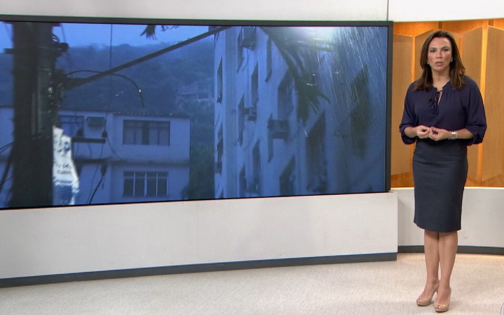 Ana Paula Araújo comenta temporal no Rio de Janeiro durante o Bom Dia Brasil desta terça-feira (9) - REPRODUÇÃO/TV GLOBO