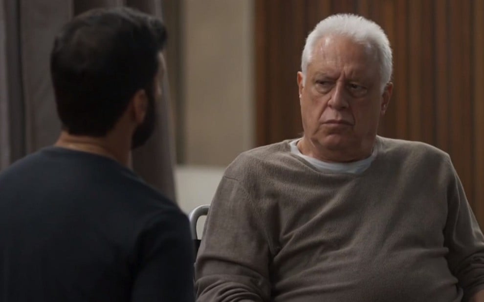 Alberto (Antonio Fagundes) colocará Diogo (Armando Babaioff) contra a parede em Bom Sucesso - Reprodução/TV Globo