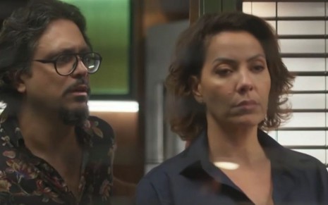 Os atores Lucio Mauro Filho e Fabiula Nascimento como os personagens Mario e Nana em cena da novela Bom Sucesso, da Globo