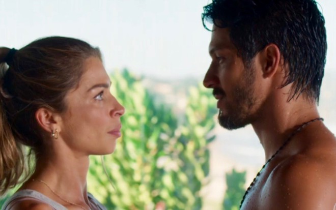 Paloma (Grazi Massafera) em cena com Marcos (Romulo Estrela) em Bom Sucesso, da TV Globo - Reprodução/TV Globo