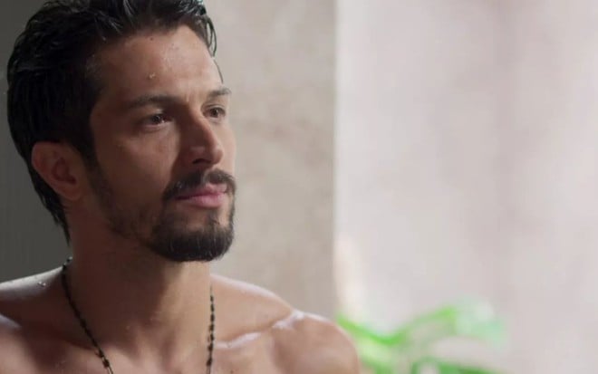 Marcos (Romulo Estrela) sairá em defesa de Paloma (Grazi Massafera) na novela Bom Sucesso - Reprodução/TV Globo