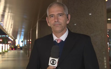 Repórter Carlos Gil falava ao vivo do Japão no Bom Dia Brasil até voltar da exibição de um vídeo sem falar nada