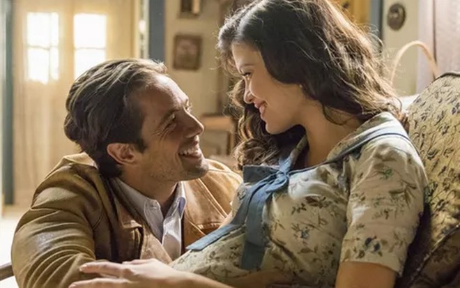 Danilo (Rafael Cardoso) e Cris/ Julia (Vitória Strada) viverão meses felizes em Espelho da Vida - Paulo Belote/TV Globo