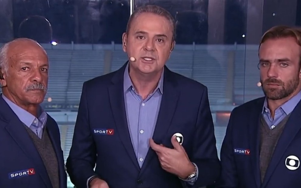Junior (à esq.), Luis Roberto e Roger Flores estarão na transmissão de Emelec x Flamengo - REPRODUÇÃO/TV GLOBO