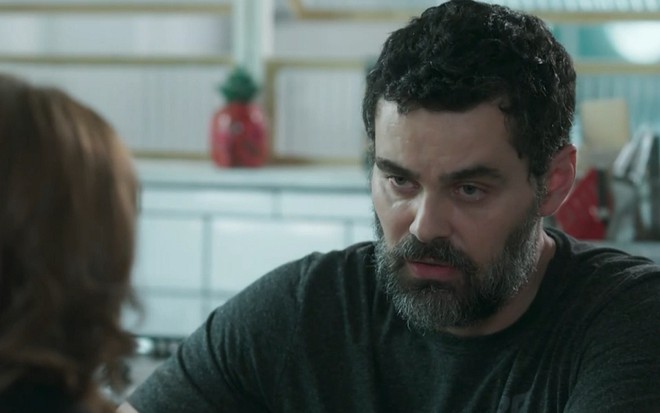 Rafael (Carmo Dalla Vecchia) namorará Gabriela (Camila Morgado) escondido em Malhação - Reprodução/TV Globo