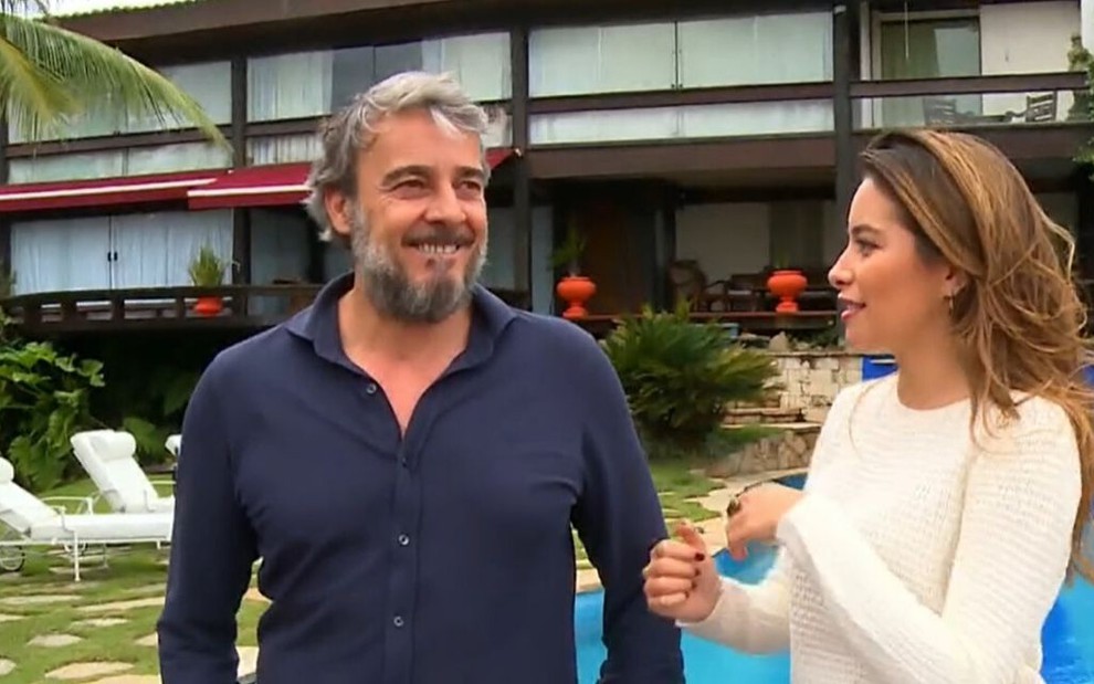 No Vídeo Show, Alexandre Borges visitou com a repórter Marcela Monteiro a mansão usada em Laços de Família