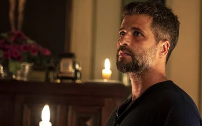 Gabriel (Bruno Gagliasso) tentará renegar seu destino em cena de O Sétimo Guardião - Reprodução/TV Globo