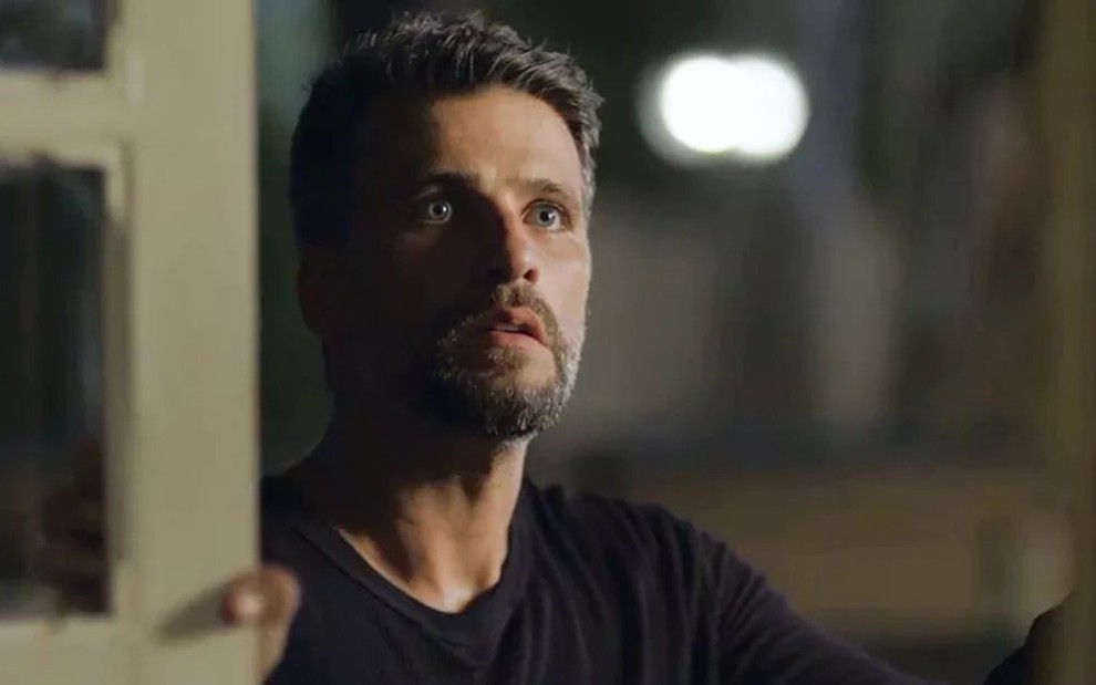Gabriel (Bruno Gagliasso) irá à casa do pai no meio da noite em cena de O Sétimo Guardião - Reprodução/TV Globo