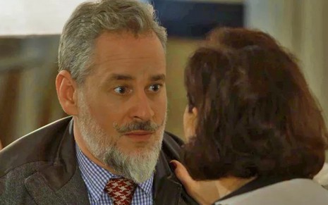 Eurico (Dan Stulbach) aceitará explorar a fonte da juventude junto com a cunhada em O Sétimo Guardião - Reprodução/TV Globo