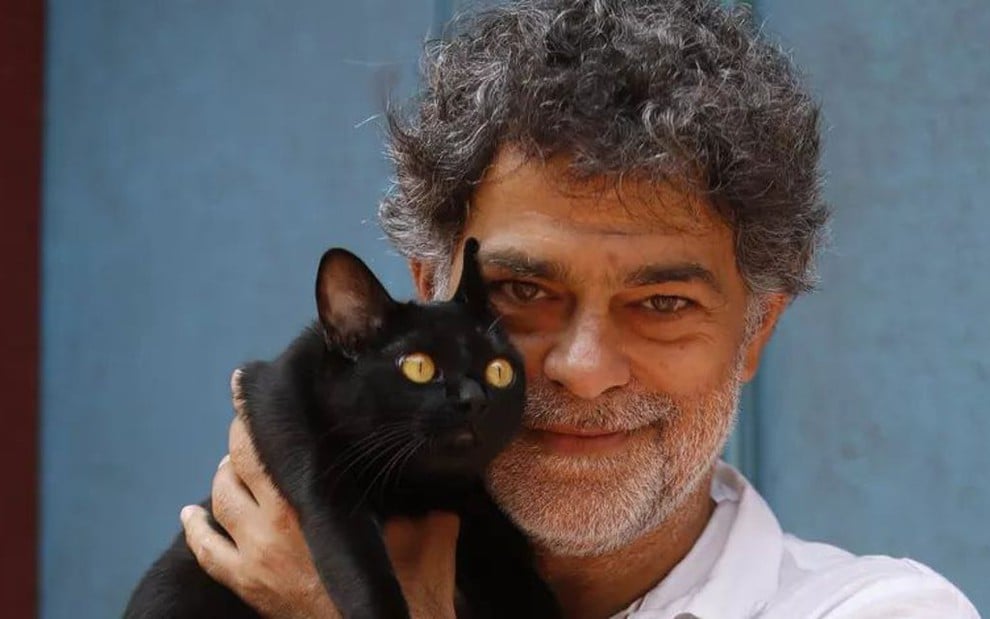 Eduardo Moscovis interpreta o gato León em sua forma humana em O Sétimo Guardião - Fabiano Battaglin/TV Globo