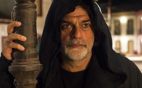 Eduardo Moscovis em cena de O Sétimo Guardião como Murilo, a versão humana do gato León - Estevam Avellar/TV Globo